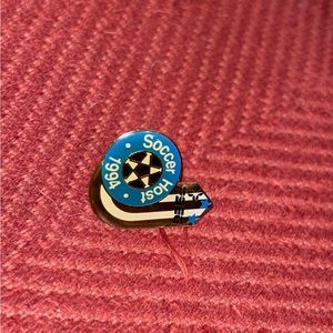 FIFA fever!! Vintage sponsor pins from the 1994 World Cup